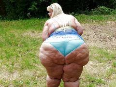 HUGE BIG HIPS AND ASS BBW\'S!!