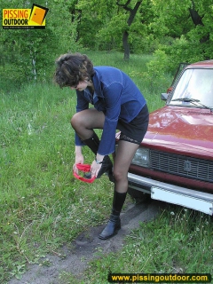 Outdoor pissing is so attractive she just cannot hold - N