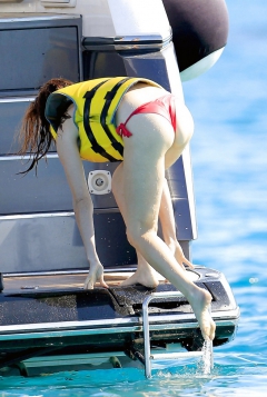 Paz Vega looking really great in a Bikini on a Yacht - N