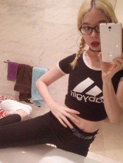 Hipster amateur blonde - kinky teen loves her selfies - N