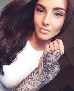 Tattooed amateur brit beauty - selfie queen naked pics - N