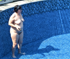 Pig in pool - N
