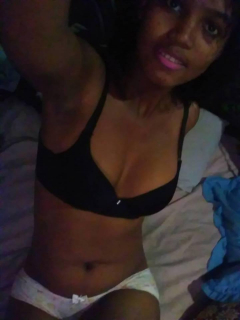 Ma belle salope et sexy Saonirina, 19ans lesbienne black - N