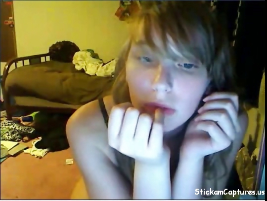 Cutie Bate On Webcan at DrTuber