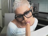 Short haired mature woman fucks her dildo