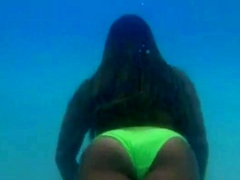 underwater-bikini-babes