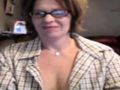 mature-bbw-solo-posing-on-webcam