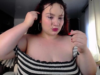 Big boob brunette masturbates on webcam